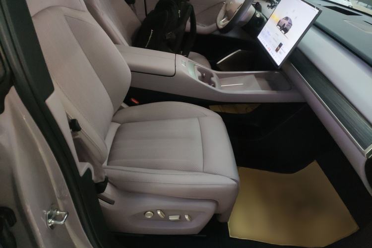 Used ONVO L60 2024 60 kWh Rear-Drive Version