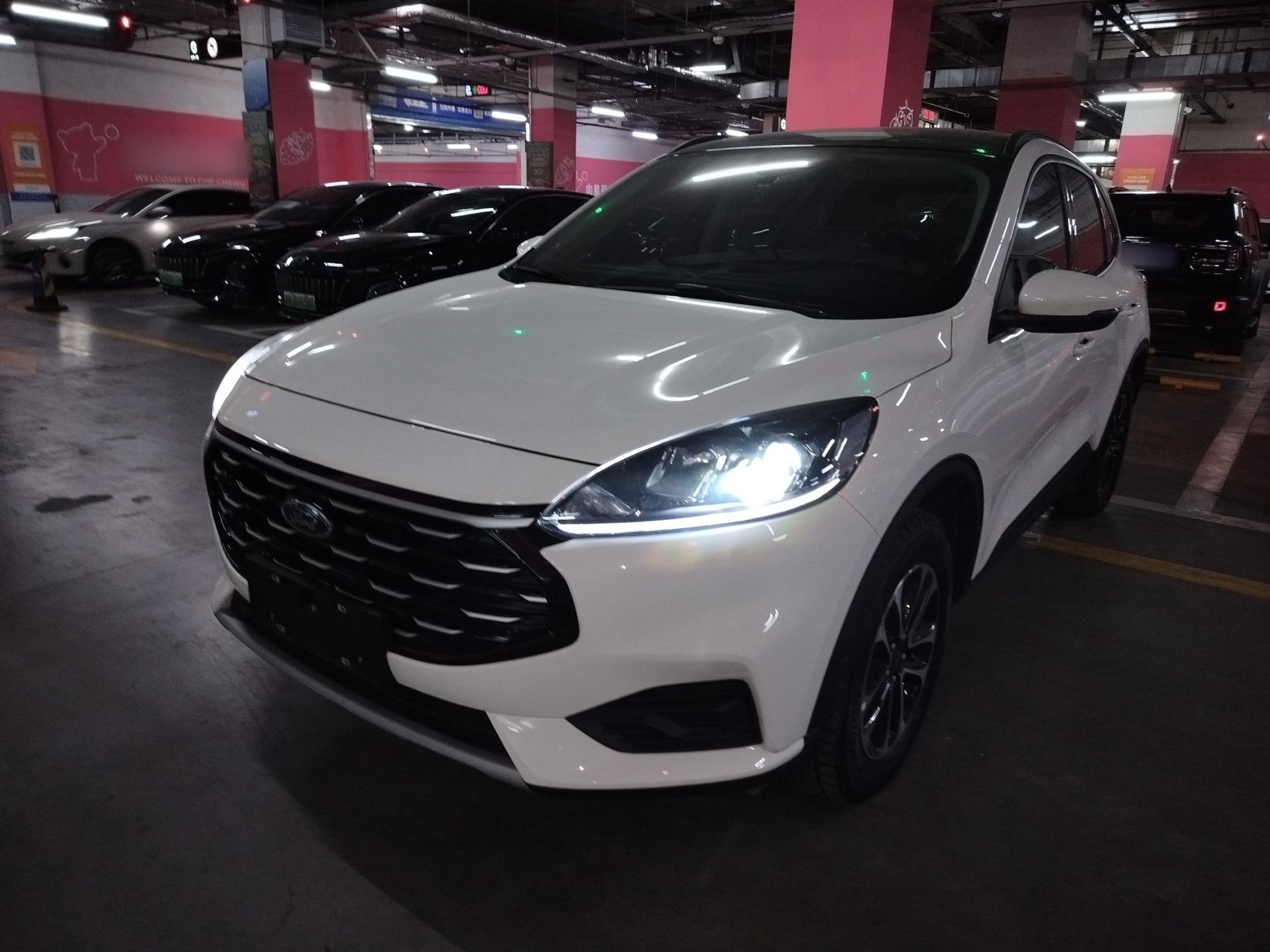 Под передней частью автомобиля