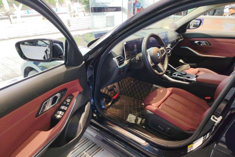 Used BMW i3 2024 eDrive 35 L
