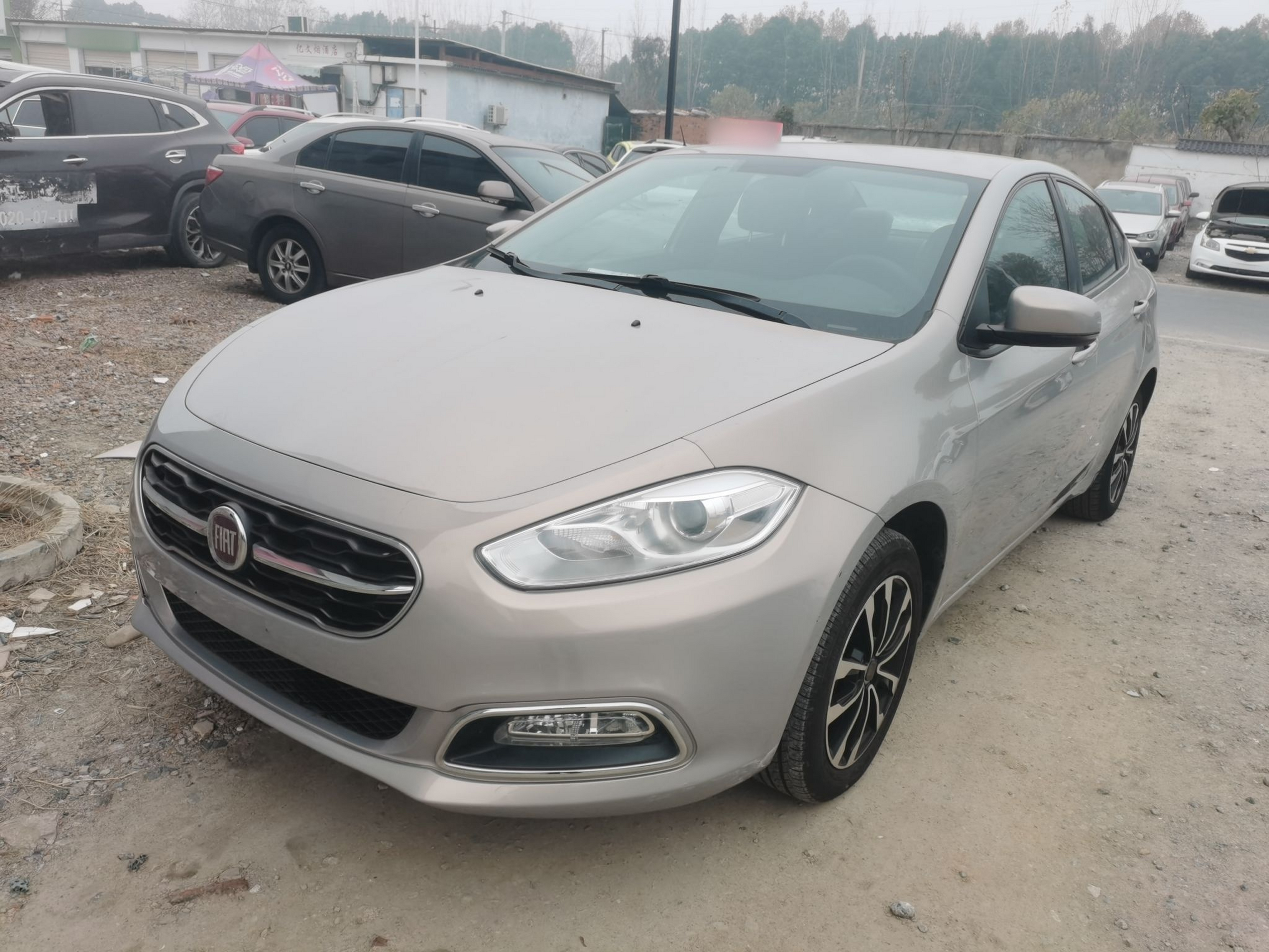 Под передней частью автомобиля