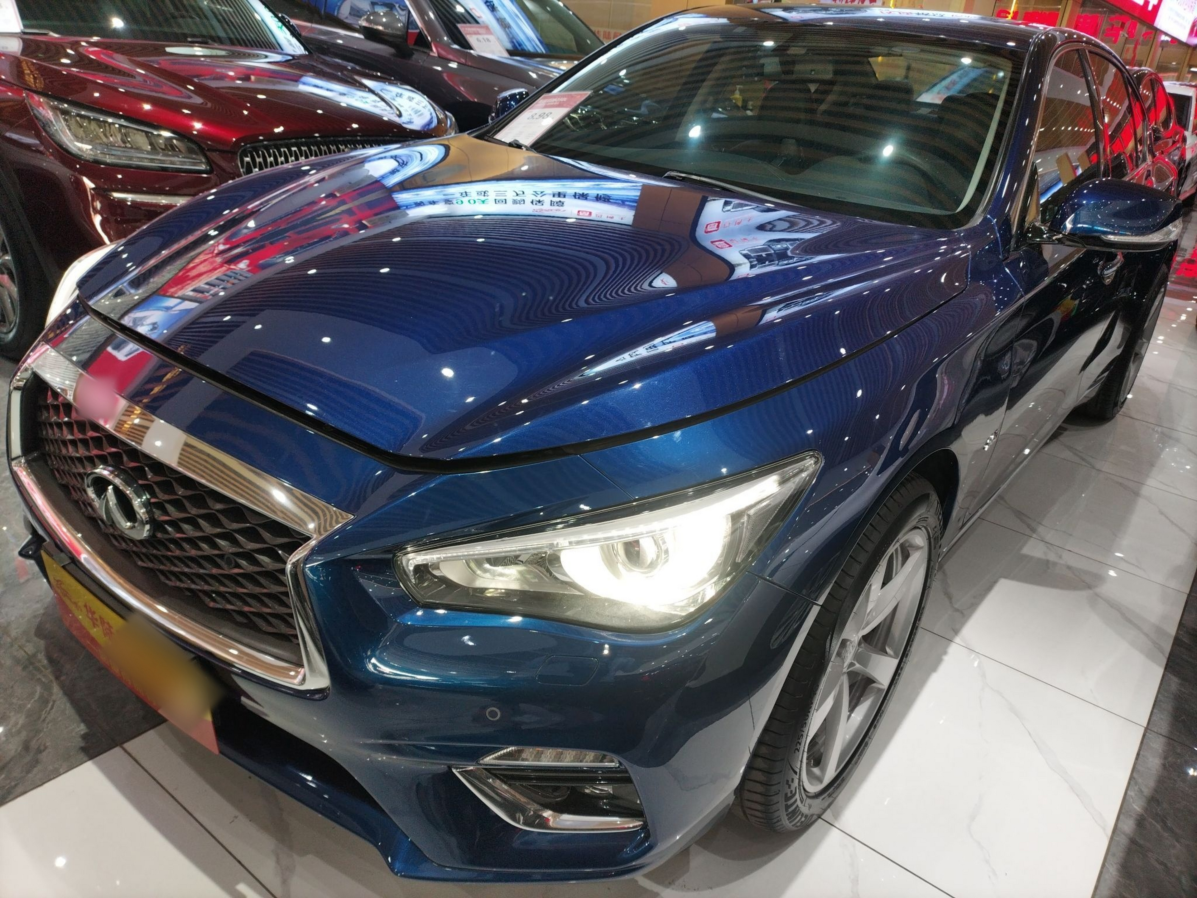 Под передней частью автомобиля