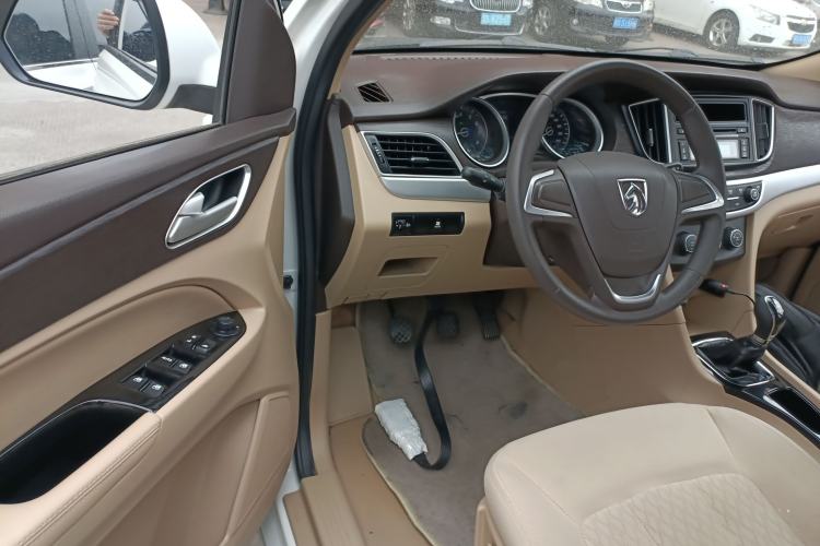 Used Baojun 730 2016 Revised 1.5L Manual Standard Version 7 Seats China V Emission Standard
