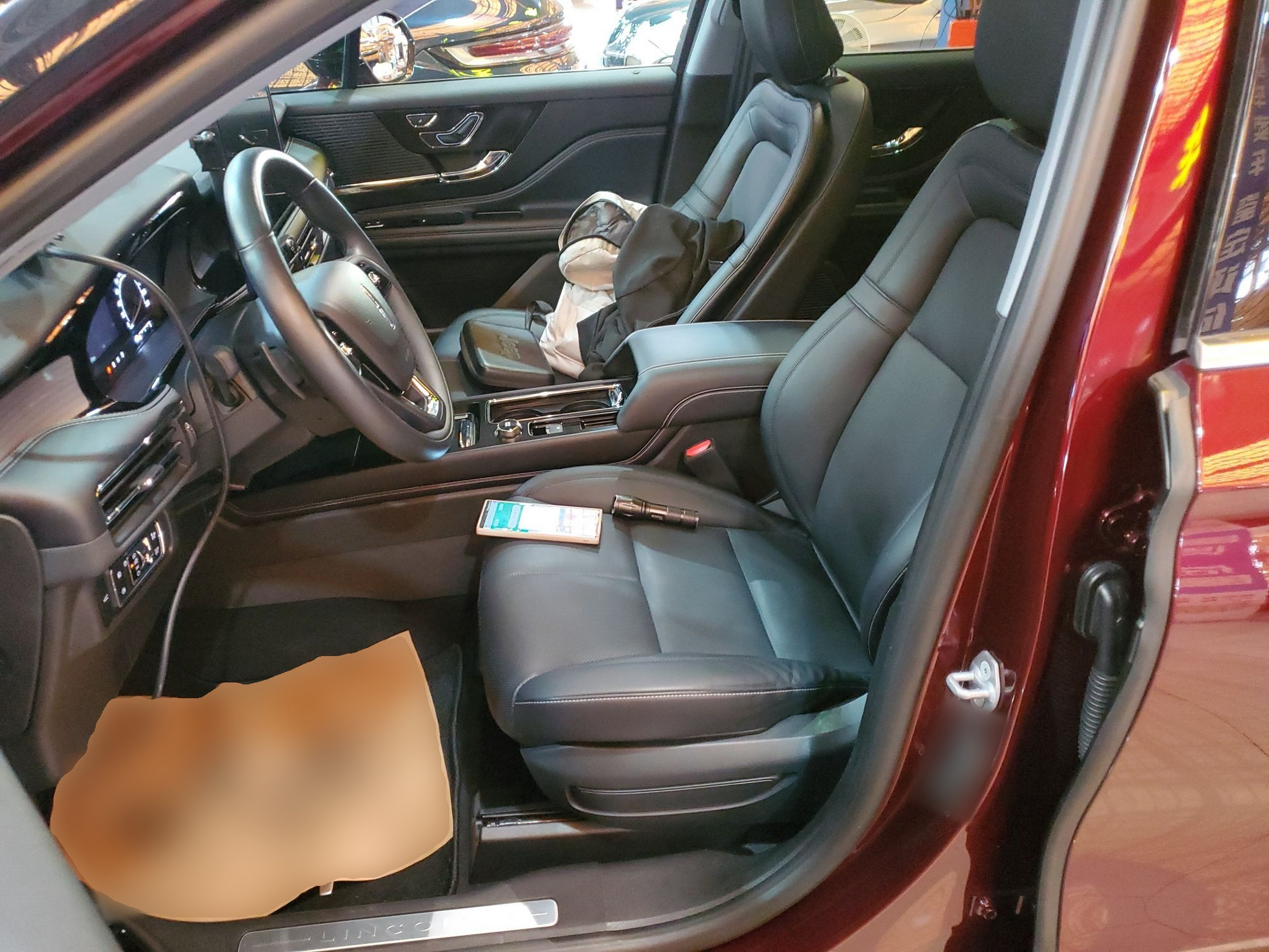 المقاعد الأمامية داخل السيارة