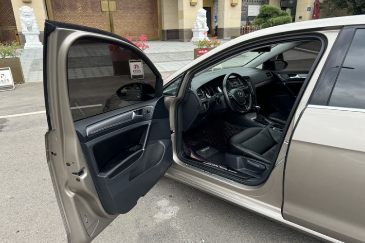 Used Volkswagen Golf 2017 230TSI Automatic Comfort Edition – Celebrating Milestone of One Million Units
