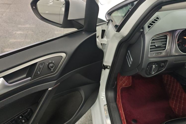 Used Volkswagen Golf 2016 230TSI Automatic Comfort Version
