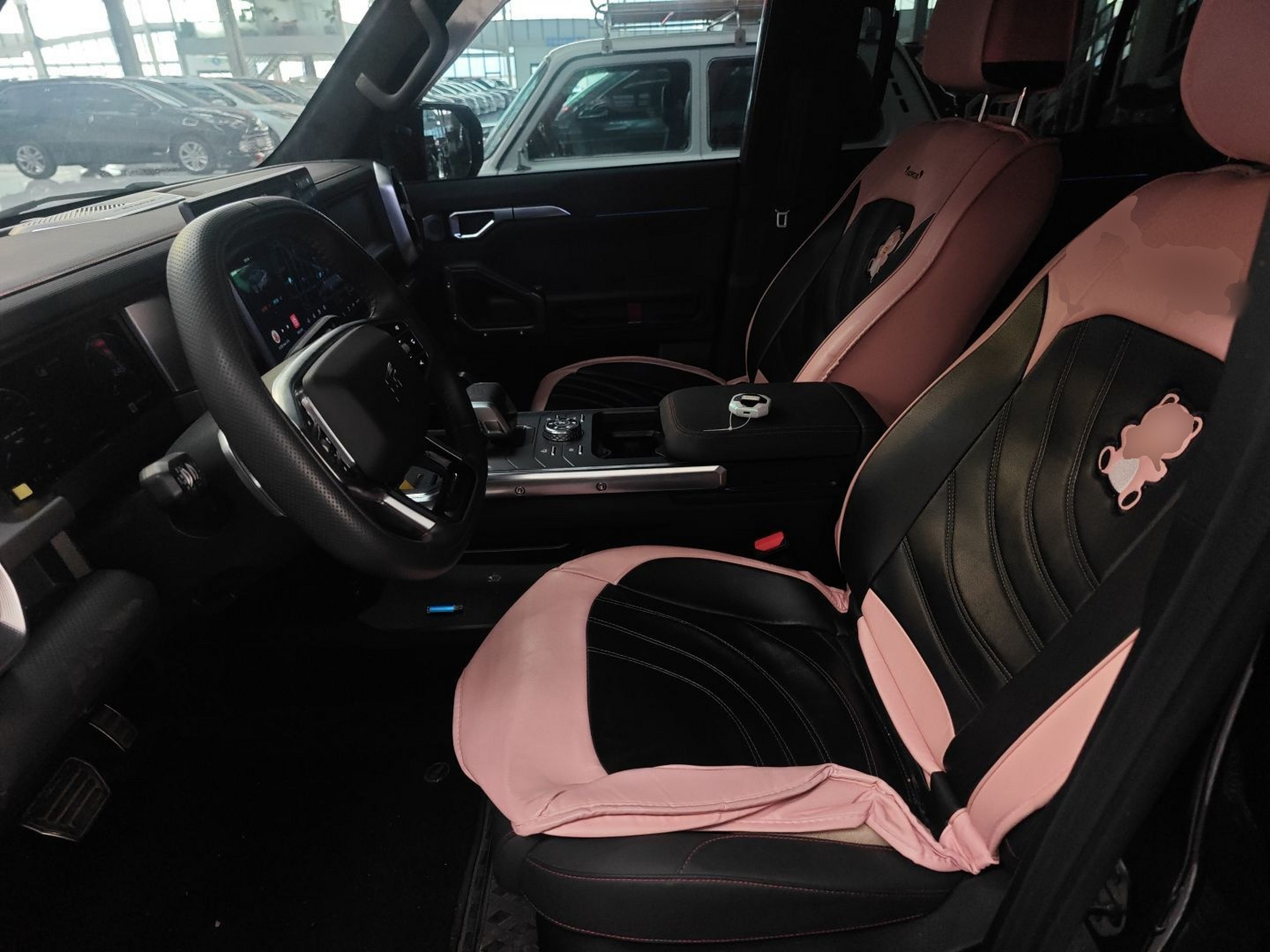 المقاعد الأمامية داخل السيارة