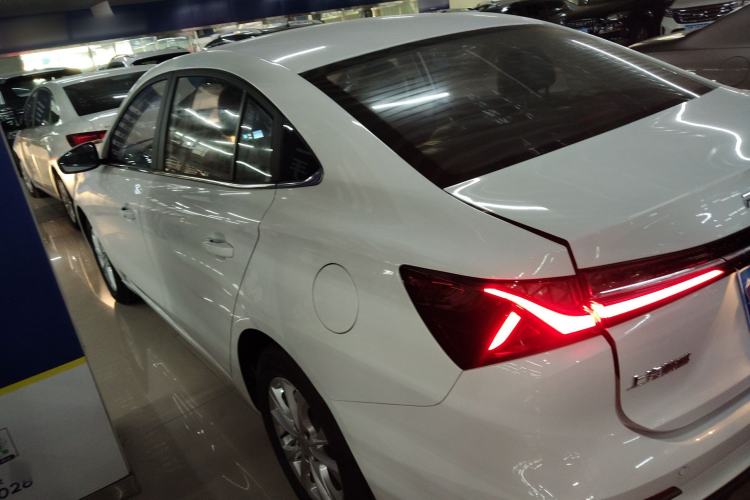 Used Roewe i5 2023 1.5L CVT Luxury Edition
