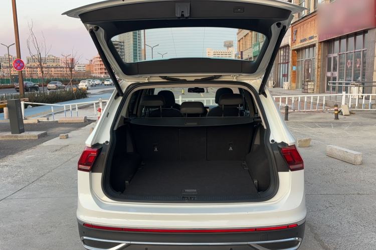 Used Volkswagen Tiguan L 2024 300TSI Automatic Two-Wheel Drive Smart Edition