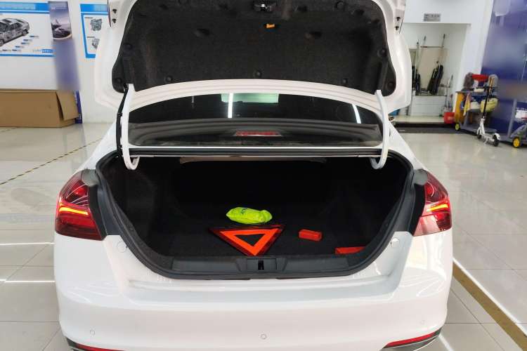 Used Geely Auto Emgrand 2019 Leading Edition 1.5L CVT Upward-Connected Model China VI Standard
