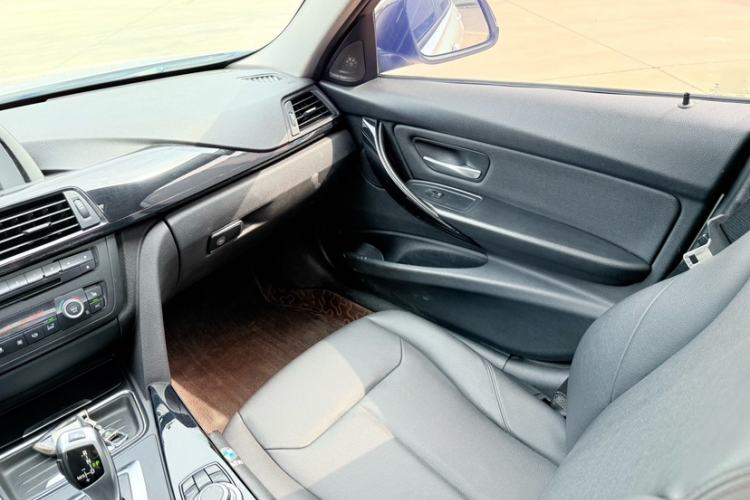 Used BMW 3 Series 2015 320i Luxury Line Stylish Edition
