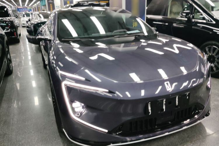 Used  12 2023 700 Three-Laser Rear-Wheel Drive Luxury Edition