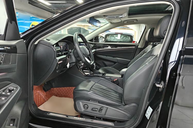 Used Volkswagen Passat 2023 330TSI Luxury Edition
