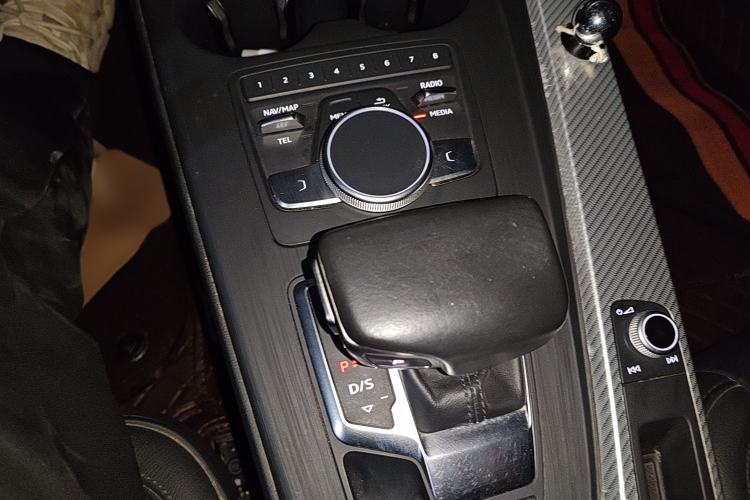 Used Audi A4L 2017 40 TFSI Ambition Edition
