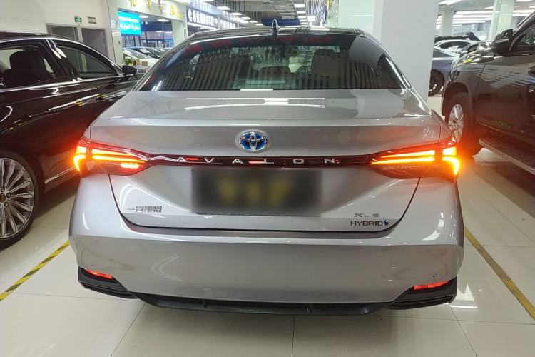 Used Toyota Avalon 2019 Dual-Engine 2.5L XLE Prestige Version China VI Standard
