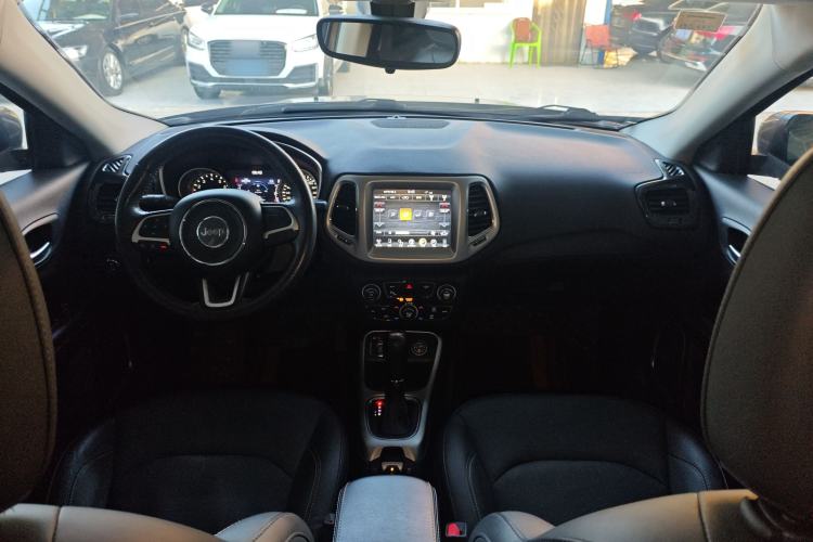 Used  Compass 2017 200T Automatic Family Edition