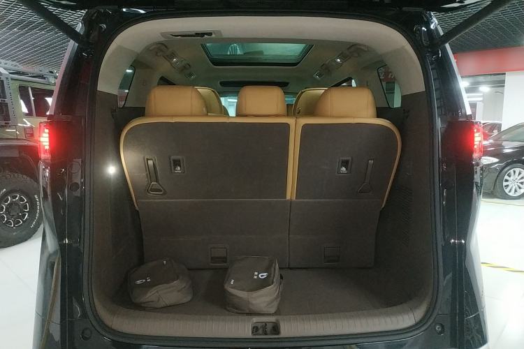 Used Denza D9 2022 DM-i 1040 Prestige Model