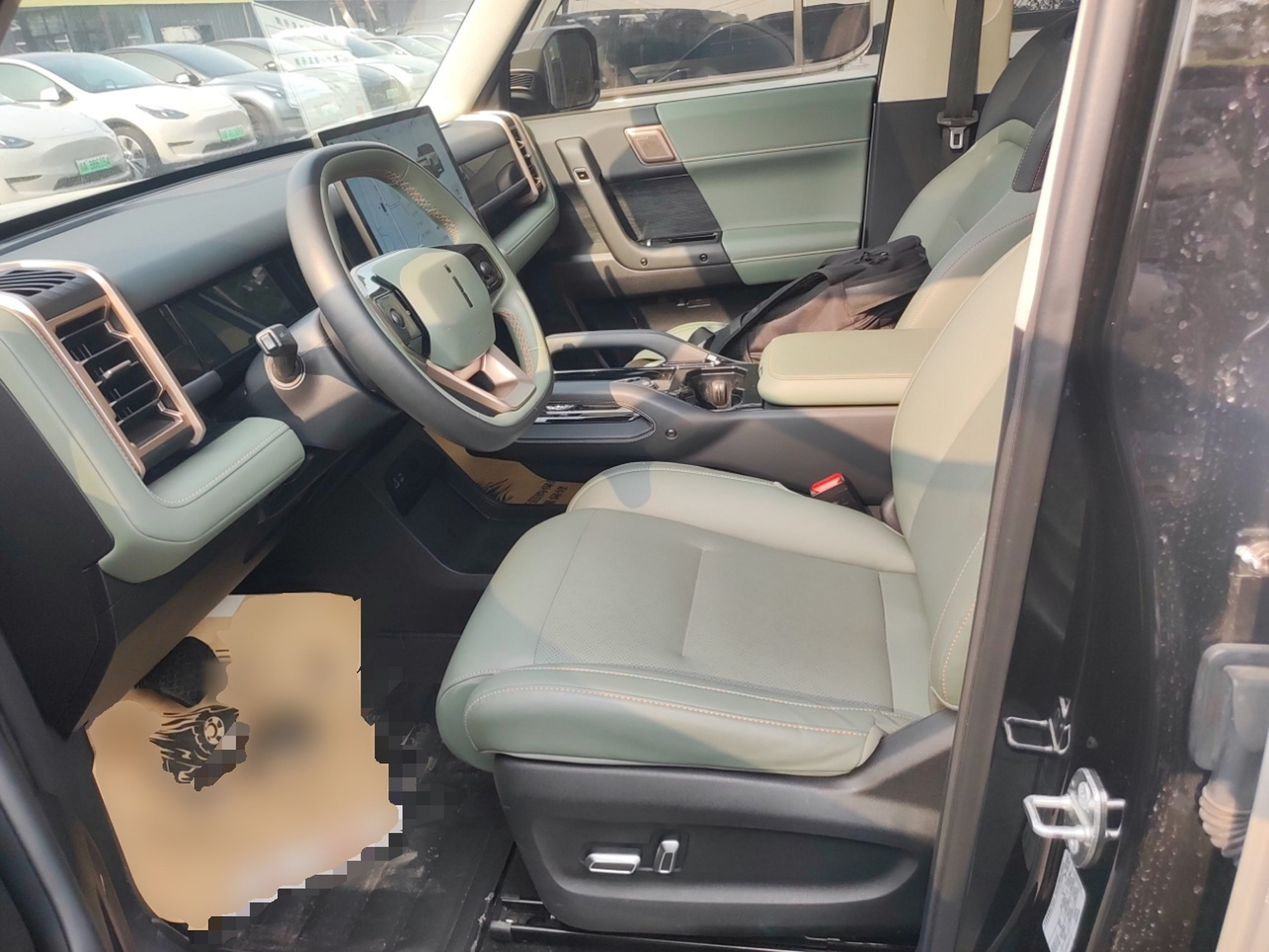 المقاعد الأمامية داخل السيارة