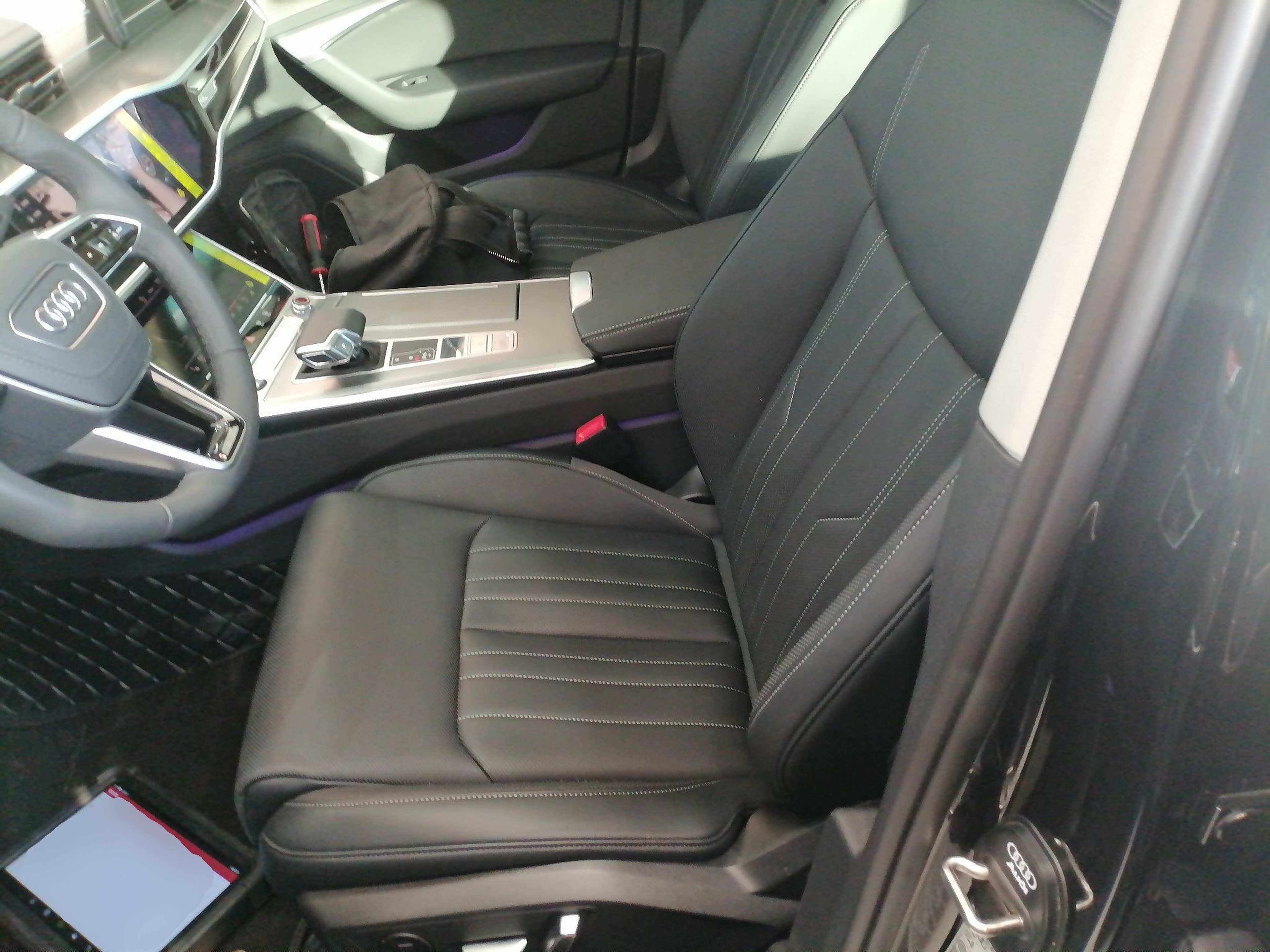 Переднее сиденье в автомобиле