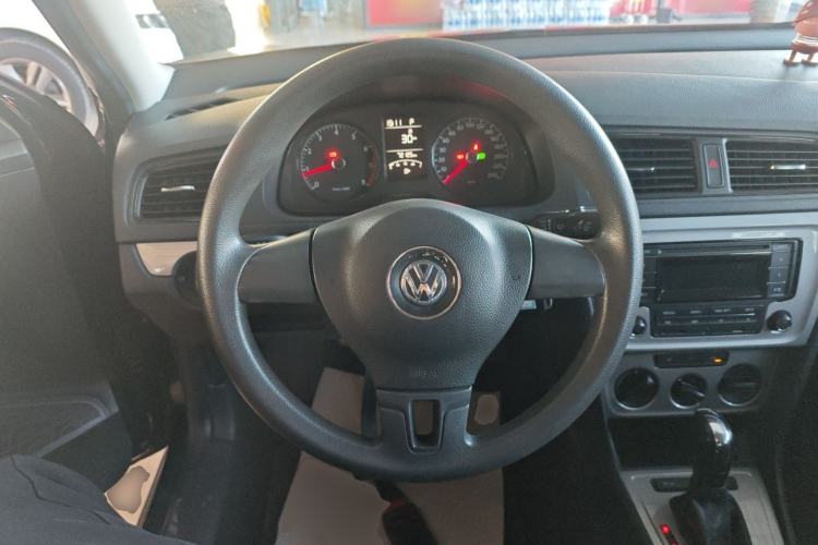 Used Volkswagen Lavida 2013 Revised Classic 1.6L Automatic Fashion Edition
