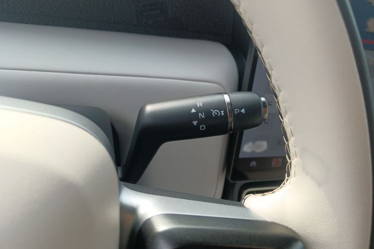 Used  V23 2025 401 Two-Wheel Drive Intelligent Driving Version
