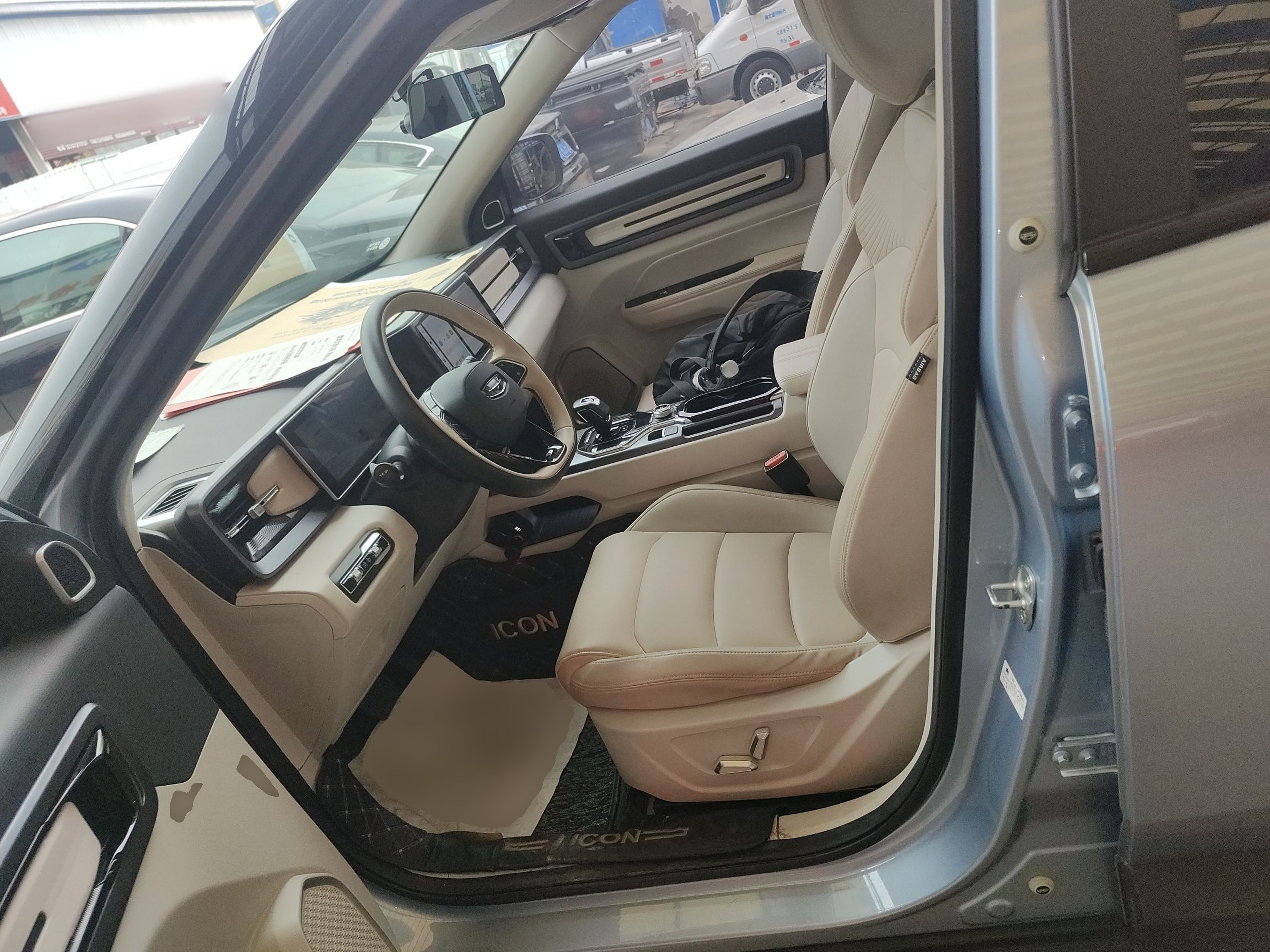 Переднее сиденье в автомобиле