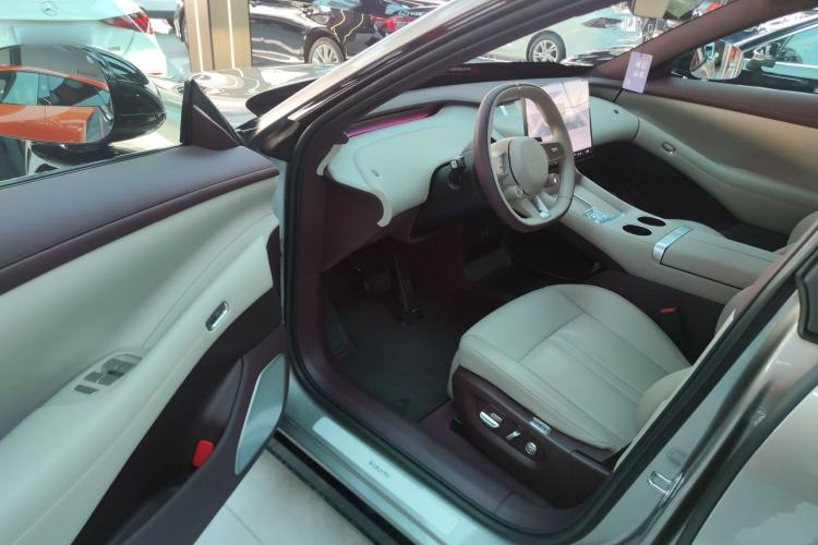 Used  YU7 2025 Ultra-Long Range All-Wheel Drive Pro Version
