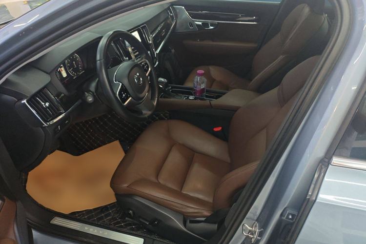 Used Volvo S90 2018 T4 Zhiyuan Edition
