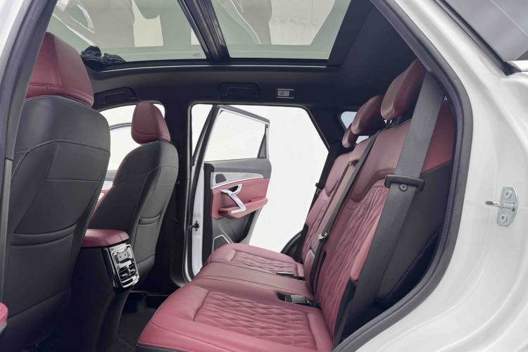 Used JETOUR X70 PLUS 2023 1.5T DCT Brave PLUS 5-Seater
