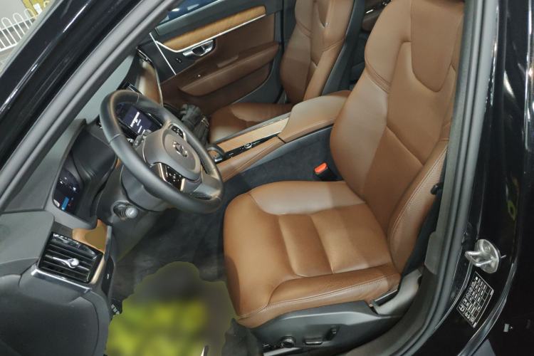 Used Volvo S90 2025 B5 Zhiyi Luxury Edition
