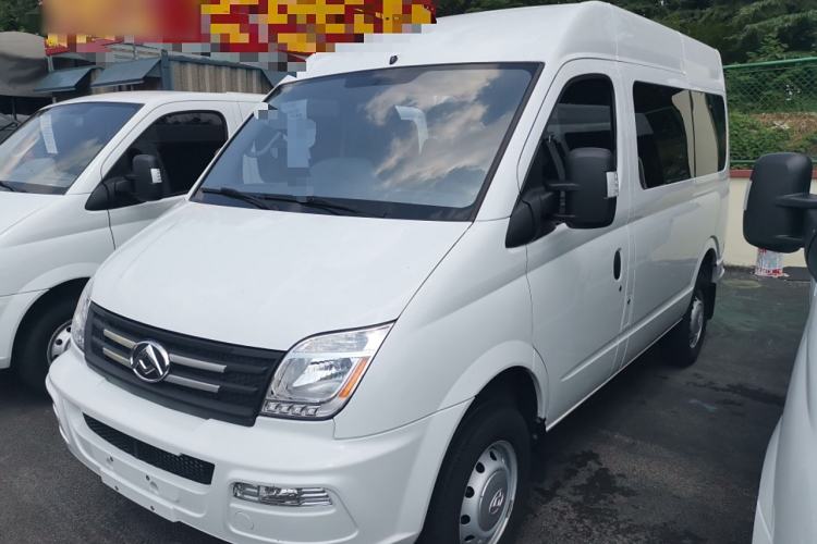 Used SAIC MAXUS Xintu V80 2023 2.0T Manual Classic Aoyuntong Short Wheelbase Mid-Roof 5/6-Seater
