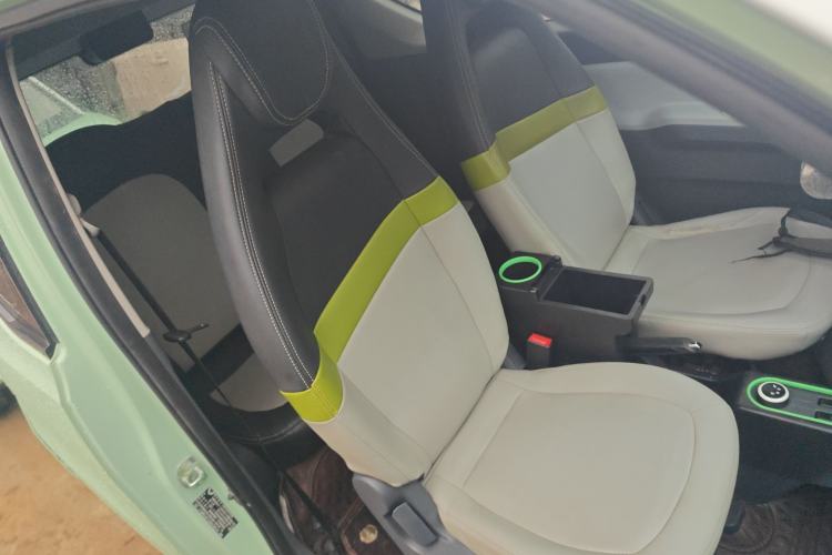 Used Wuling Hongguang MINIEV 2021 Macaron Sandwich Model 120 km Lithium Iron Phosphate
