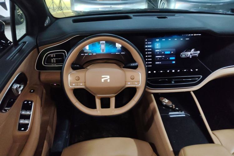 Used  R7 2023 Rear-Drive Screen King Edition
