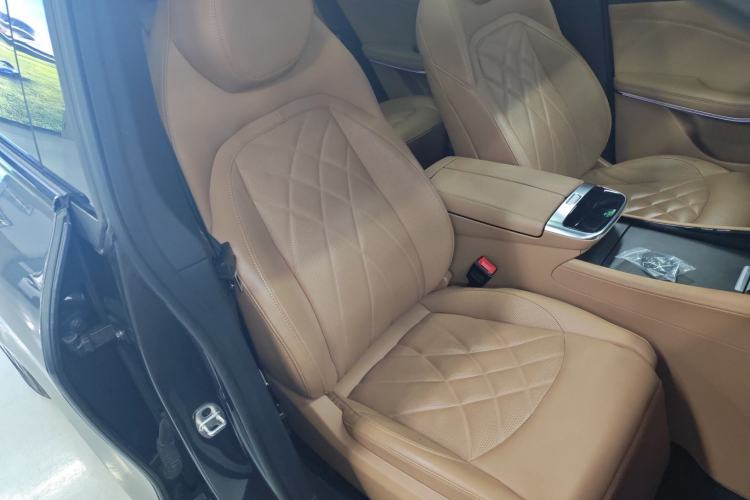 Used  R7 2022 Standard Advanced Version