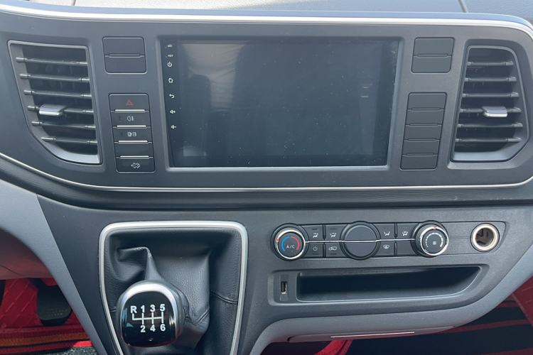 Used SAIC MAXUS Xintu V80 2024 Aotuntong 6MT Long-Wheelbase Mid-Roof Model 147 Ps 6/7/8/9-Seater
