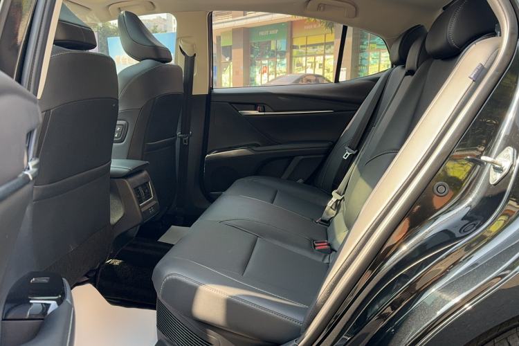 Used Toyota Camry 2024 Dual-Motor 2.0 HGVP Luxury Edition
