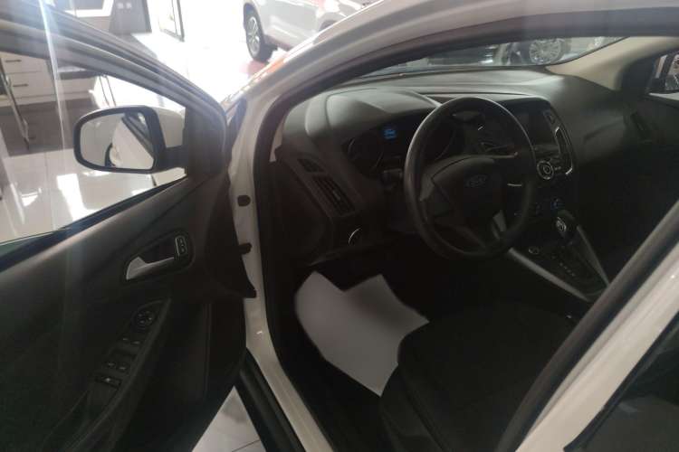 Used Ford Focus 2018 Hatchback Classic 1.6L Automatic Comfort Plus SmartDrive Edition
