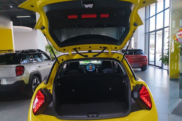 Used MINI MINI 2025 1.5T COOPER Classic Edition