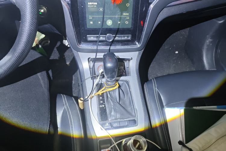 Used Roewe RX5 2016 20T Two-Wheel Drive Automatic Internet Smart Edition
