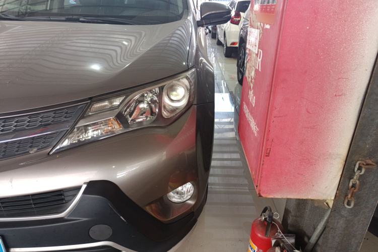 Used Toyota RAV4 2015 2.0L CVT Two-Wheel Drive Fashion Edition