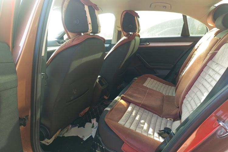 Used Volkswagen Lamando 2015 230TSI Manual Trend Edition
