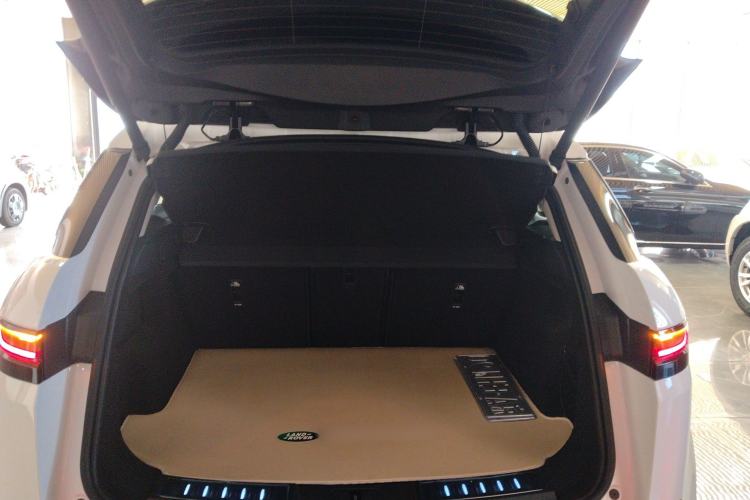 Used Land Rover Range Rover Evoque 2024 Aurora L 249 PS Prestige Light-Chasing Edition
