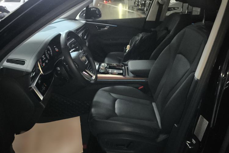 Used Audi Q7 2023 45 TFSI quattro S line Sport model
