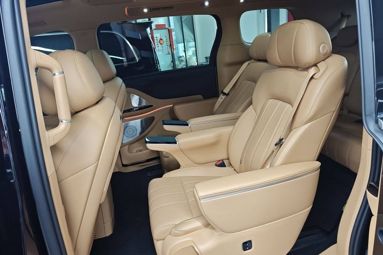 Used VOYAH Dream 2025 PHEV Four-Wheel Drive Prestige Kunpeng Edition
