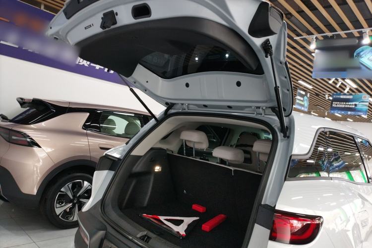 Used BYD Yuan UP 2025 Intelligent Driving Version 401 km Leading Edition
