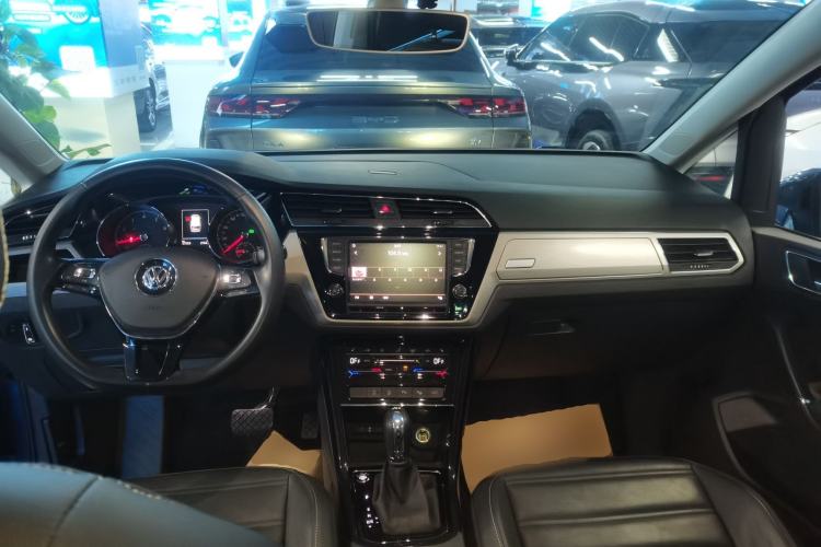 Used Volkswagen Touran 2018 Volkswagen Touran L 280TSI DSG Boundary Luxury Edition 7 Seats China VI Standard
