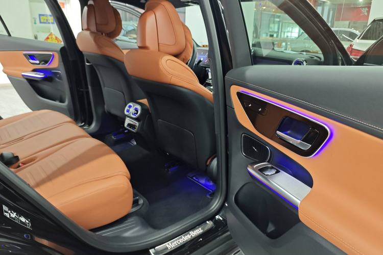 Used Mercedes-Benz GLC 2023 Facelift GLC 260 L 4MATIC Luxury Version 7-Seater
