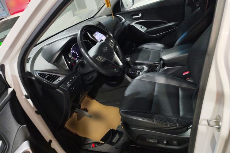 Used Hyundai Santa Fe 2015 2.4L Automatic Two-Wheel Drive Smart Version 5 Seats
