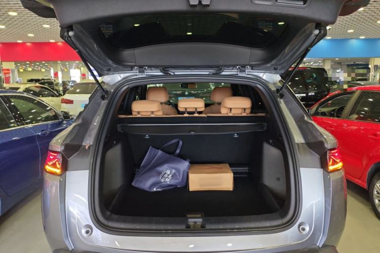 Used BYD Song L DM-i 2024 112 km Leading Edition