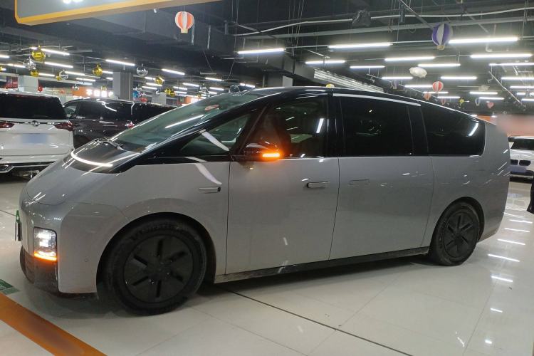 Used Li Auto MEGA 2024 Ultra Model
