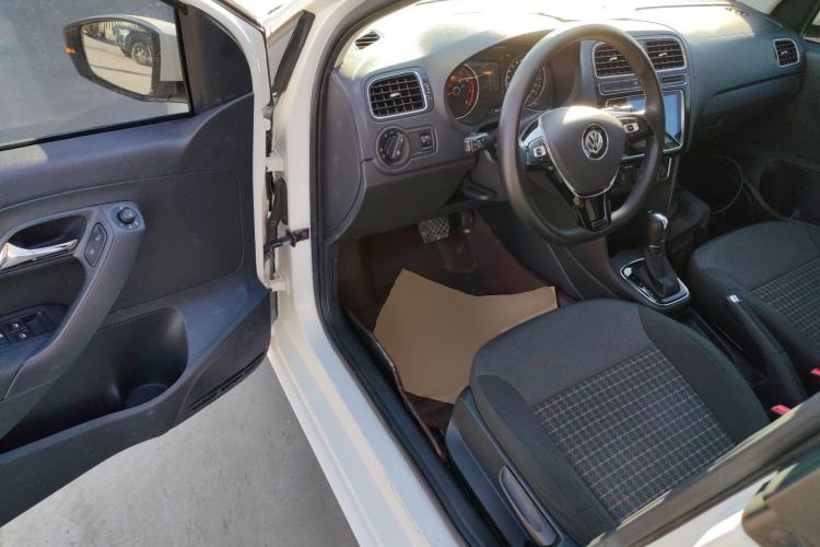 Used Volkswagen Polo 2016 1.6L Automatic Comfort Model
